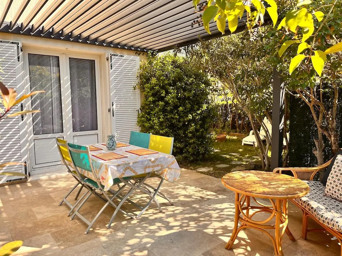 Maison Pres Du Centre Ville L'Isle-sur-la-Sorgue 0*,  France